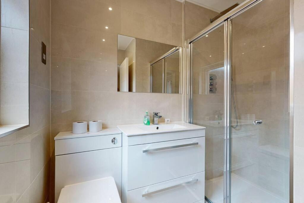 Elegant 2Bed Flat 10Min To Wimbledon Tennis Courts Лондон Екстериор снимка