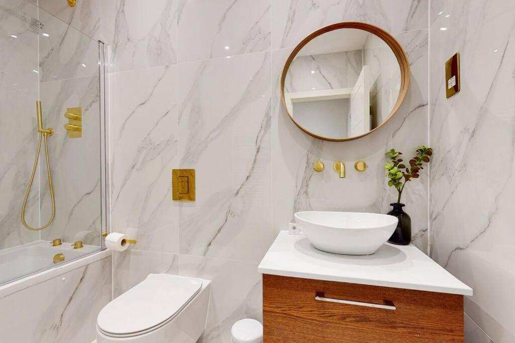 Elegant 2Bed Flat 10Min To Wimbledon Tennis Courts Лондон Екстериор снимка